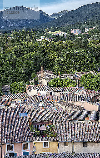 Frankreich  Vaucluse  Tiefblick auf die Dächer von Malaucene