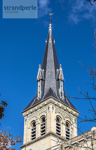 Frankreich  Paris  13. Arrondissement  Stadtteil La Gare  Jeanne d'Arc-Platz  Glockenturm der Kirche Notre-Dame de la Gare