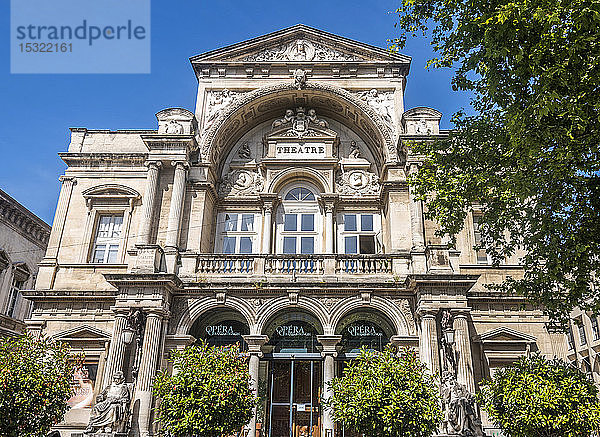 Frankreich  Vaucluse  Avignon  Theater-Oper-Fassade des Architekten Leon Fauchere (19. Jahrhundert)
