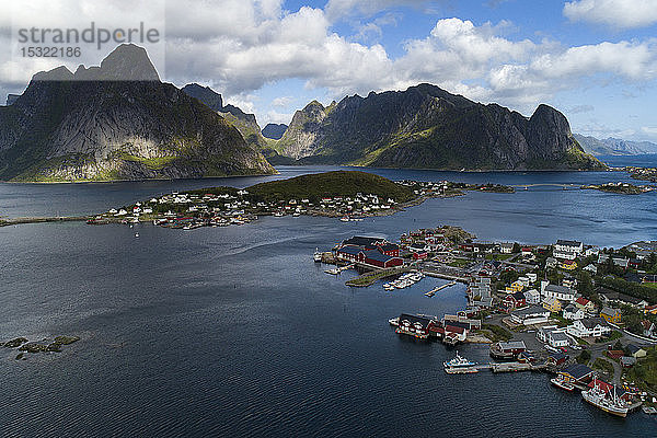 Norwegen  Lofoten-Inseln. SakrisÃ¸y und Reine