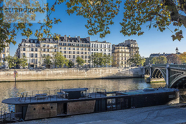 Frankreich  Paris  4. Jahrhundert  Ã®le Saint-Louis  GebÃ?ude des Quai de Bethune und Pont de Sully an der Seine  vom Quai de Tournelle aus gesehen