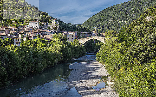 Frankreich  Drome  Regionalpark der Baronnies provencales  Nyons  Römische Brücke über den Eygues