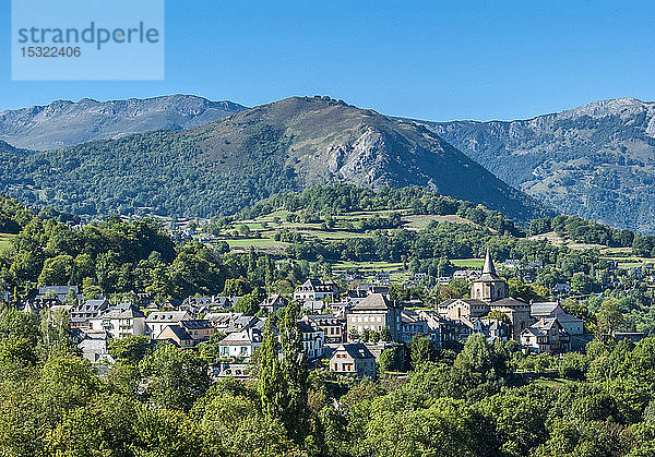 Frankreich  Pyrenäen-Nationalpark  Hautes-Pyrenees  Argeles-Tal  Blick auf das Dorf Saint-Savin.