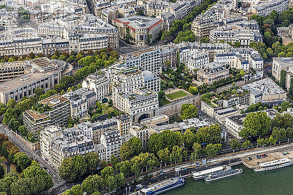 Frankreich  16. Arrondissement von Paris  Blick vom Eiffelturm (Guimet-Museum  Hafen Debilly an der Seine)