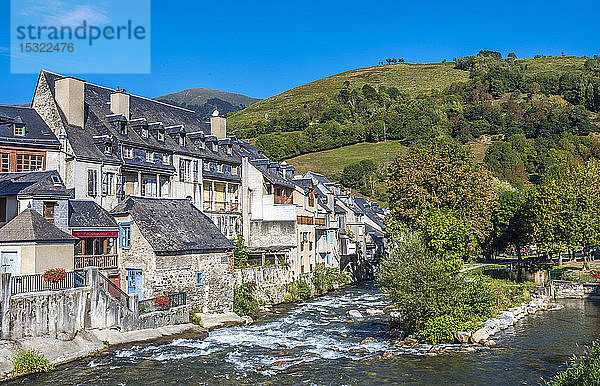 Frankreich  Hautes-Pyrenees  vallee d'Aure  Arreau  der Neste-Fluss des Louron und das Haus von Pic-Molie (19. Jahrhundert  Haus  das einem der führenden Bürger gehört) Saint James Weg