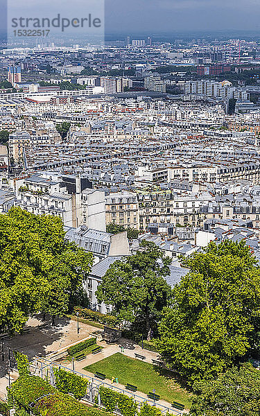 Frankreich  18. Arrondissement von Paris  Blick von der Kuppel der Herz-Jesu-Basilika  Stadtteil Clignancourt und Pariser Peripherie