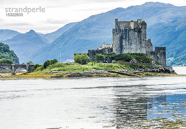 Europa  Großbritannien  Schottland  Highlands Westküste  Council Aera of Highland  Eilean Donan Castle on the Loch Duich (Highlander-Filme)