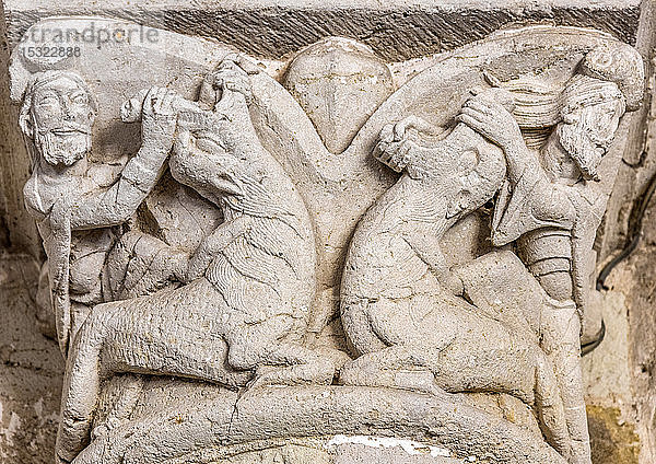 Frankreich  Tarn-et-Garonne  Abtei Saint-Pierre de Moissac (Jakobsweg)  Kapitell des Narthex (Darstellung des Kampfes von Samson mit dem Löwen)