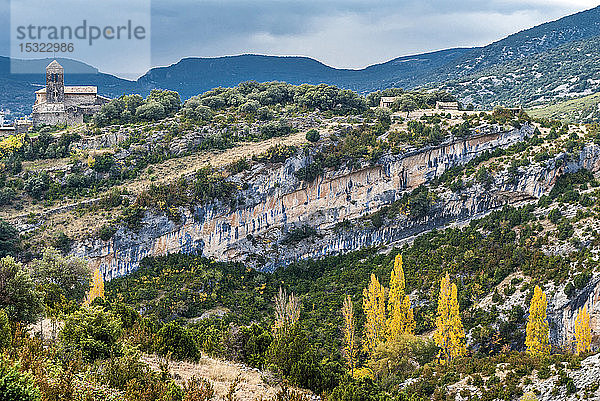 Spanien  Provinz Huesca  Autonome Gemeinschaft Aragonien  Naturpark Sierra y CaÃ±ones de Guara  das Dorf Rodellar oberhalb der Schlucht von Mascun