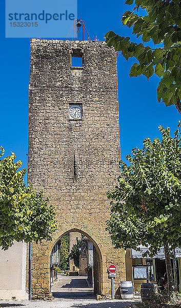 Frankreich  Gers  altes mittelalterliches Dorf Tillac (12.-15. Jahrhundert)  mittelalterlicher Turm (Jakobsweg)