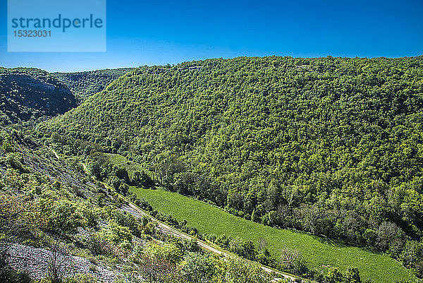 Frankreich  Regionaler Naturpark Causses du Quercy  Lot  Sensibler Naturraum  Ouysses und Alzou-Tal  Alzou-Schlucht und Rocamadour (Jakobsweg)