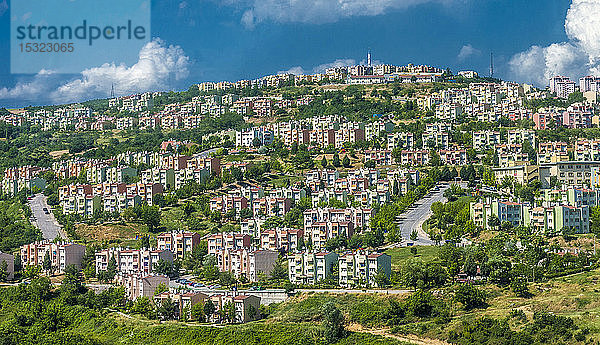 Türkei  großer Vorort von Istanbul  neue Wohngebäude in Izmit (Gebiet des Erdbebens von 1999  1. Industriestadt)