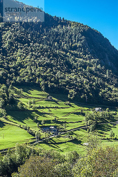 Frankreich  Pyrenäen-Nationalpark  Hautes-Pyenees  Berglandschaft auf der Route du Tounalet nach Luz-St-Sauveur