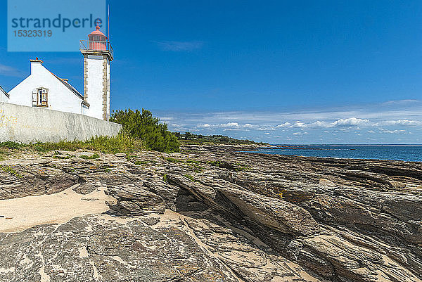 Frankreich  Bretagne  Ile de Groix  phare de la Pointe des Chats (Leuchtturm) und Felsen