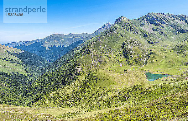 Frankreich  Pyrenäen-Nationalpark  Hautes-Pyrenees  Hautacam-Berg  herzförmiger See von Ourmec