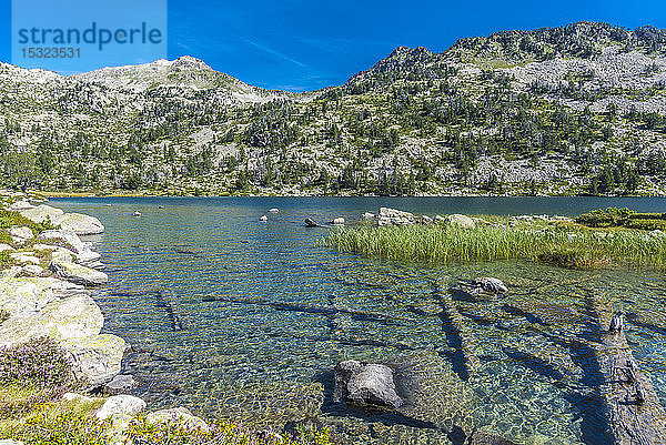 Frankreich  Hautes-Pyrenees  Haute Vallee d'Aure  Nationaler Naturpark Neouvielle  Der Aumar-See