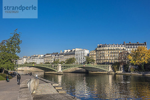 Frankreich  Paris  4. Arrondissement  Ã®le Saint Louis  GebÃ?ude des Quai de Bethune und Pont de Sully an der Seine  gesehen vom Quai Saint-Bernard