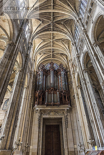 Frankreich  1. Arrondissement von Paris  Kirchenschiff und Orgel der Kirche von Saint-Eustache