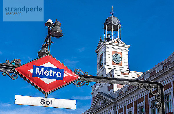 Spanien  Madrid  Stadtzentrum  Puerta del Sol  Turm der Uhr am Casa de Correos