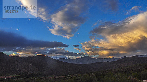 Südafrika  Provinz Westkap  Kleine Karoo  Sonnenuntergang