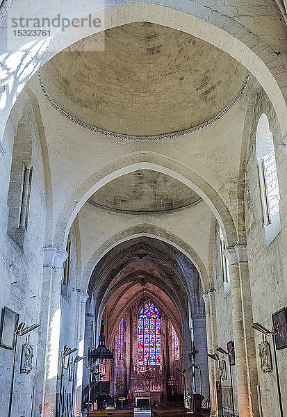 Frankreich  Gironde  Saint Emilion  Stiftskirche (12.-14. Jahrhundert)  Kirchenschiff mit byzantinischen Kuppeln (UNESCO-Welterbe)