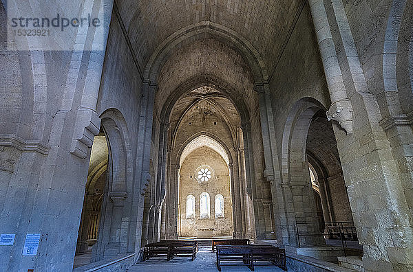 Frankreich  Provence  Bouches-du-Rhone  Innenraum der Kirche der Zisterzienserabtei von Silvacane (12.-13. Jahrhundert)