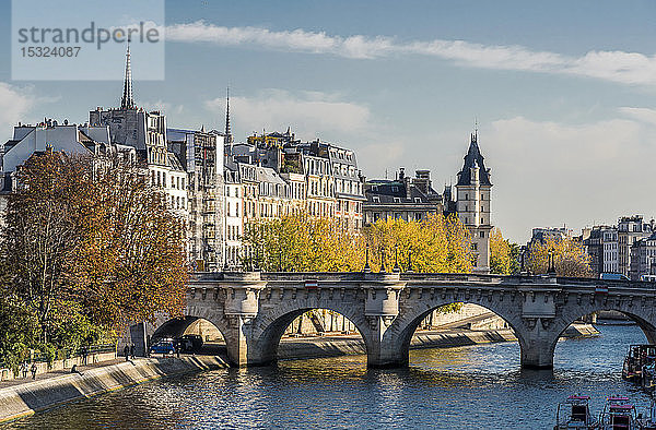 Frankreich  Paris  1. Arrondissement  Ile de la Cite  Pont-Neuf an der Seine und Wohngebäude am Quai des Orfevres