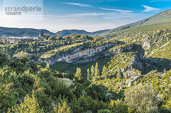 Das Dorf Rodellar oberhalb der Mascun-Schlucht  Naturpark Sierra y CaÃ±ones de Guara  Comarca Somontano de Barbastro  Provinz Huesca  Autonome Gemeinschaft Aragonien  Spanien