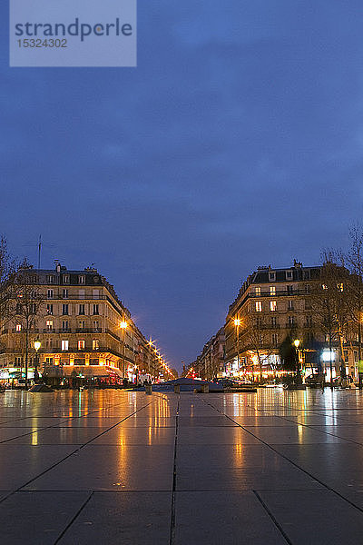 Frankreich  Paris  11. Arrondissement  Place de la Republique  bei Nacht im Winter