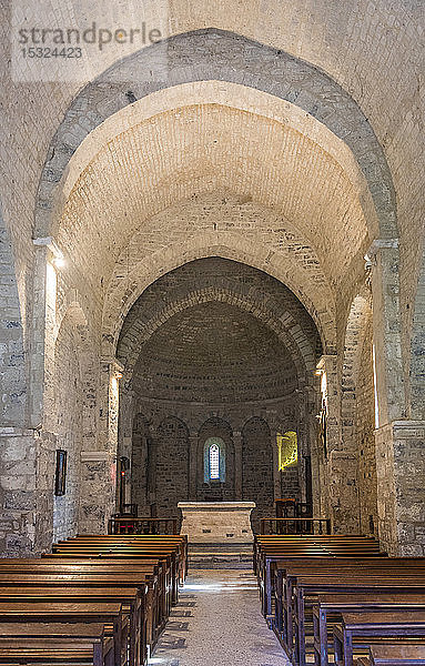 Frankreich  Drome  Regionaler Naturpark der provenzalischen Baronnies  Dorf Sainte Jalle  Kirche Notre Dame de Beauvert (12. Jahrhundert)  Apsis mit Halbkuppel