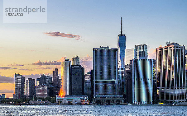 USA  New York  Manhattan  Blick auf die Skyline von Jersey City aus
