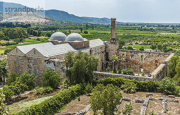 Türkei  Ayasoluk (seldschukidische Stadt  Nachfolgerin der byzantinischen Stadt Ephesus)  Isa Bey Moschee (1374)