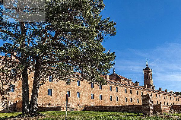 Spanien  Pyrenäen  Autonome Gemeinschaft Aragonien  neues Kloster San Juan de la Pena (17. Jahrhundert) (Weg des Heiligen Jakobus)