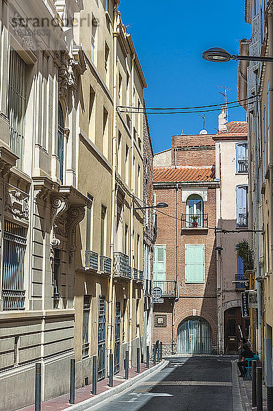 Frankreich  Okzitanien  Östliche Pyrenäen  Perpignan  Straße Jacques Manuel im historischen Zentrum