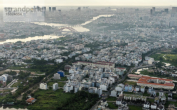 Vietnam  Ho Chi Minh (Saigon) vom Flugzeug aus gesehen  Wohnviertel