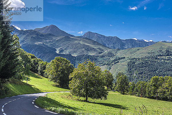 Frankreich  Hautes-Pyrenees  Aure-Tal  Tal des Louron