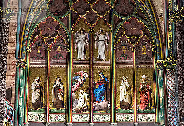 Frankreich  Bordeaux  Kathedrale Saint-Andre  Kapelle des Karmel  bemalte Figuren aus dem 19. Jahrhundert (UNESCO-Welterbe) Jakobsweg