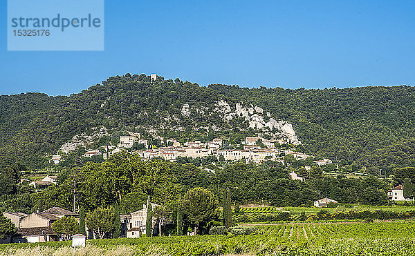 Frankreich  Vaucluse  das Dorf Seguret  (Plus Beau Village de France  Schönstes Dorf Frankreichs) (Jakobsweg)