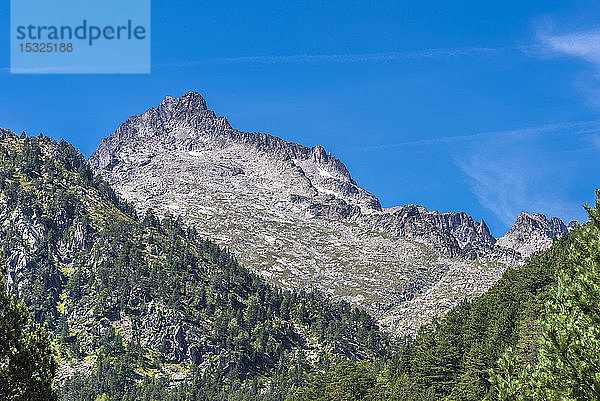 Frankreich  Hautes-Pyrenees  Haute Vallee d'Aure  Nationales Naturschutzgebiet Neouvielle  der Gipfel der Neouvielle (oder Aubert) (2863 Meter hoch)