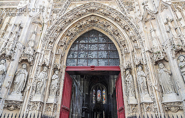 Frankreich  4. Arrondissement von Paris  Spitzbogenportal der Kirche Saint-Merri im gotischen Stil