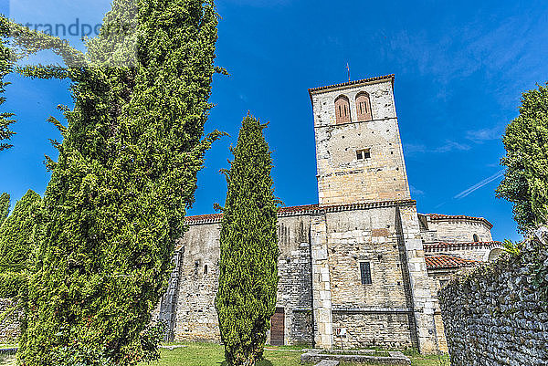 Frankreich  Pyrenäen-Piemont  Haute-Garonne  Kirche St Just de Valcabrere (11.-12. Jahrhundert) Jakobsweg (UNESCO-Welterbe)