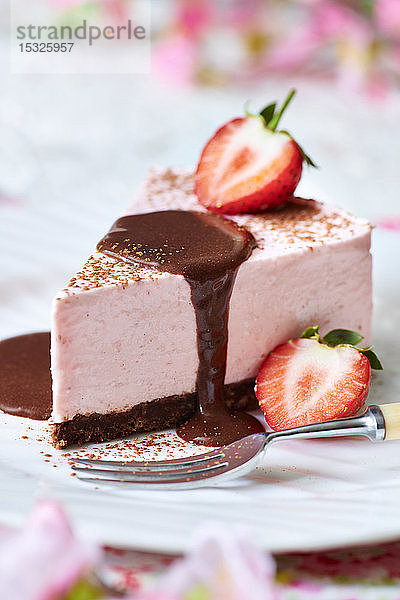 Schokoladen-Erdbeer-Käsekuchen