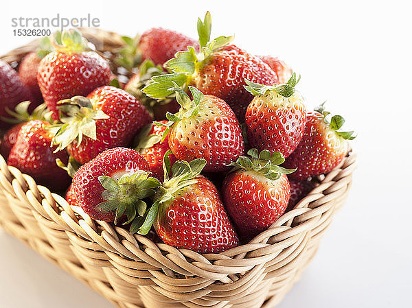 Erdbeeren in einem Korb