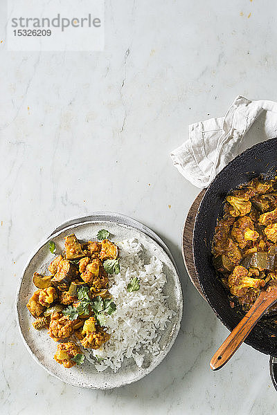 Blumenkohl-Auberginen-Curry mit Reis