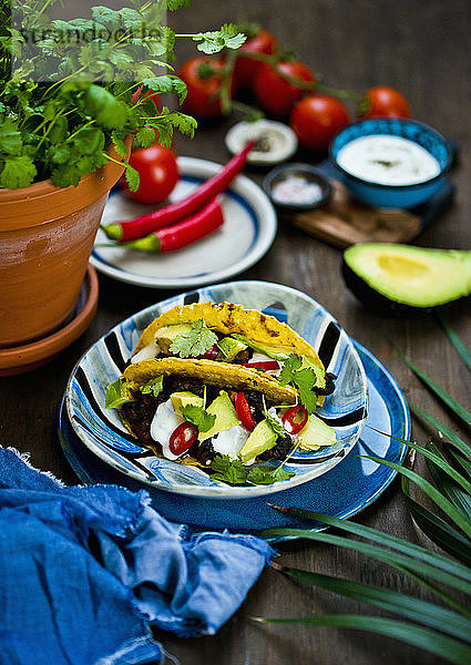 Veggie-Tacos mit Avocado  Chili und Koriander