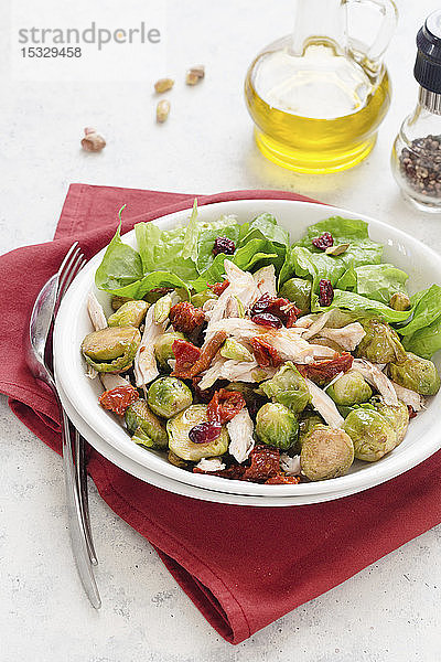 Salat mit Huhn und Rosenkohl