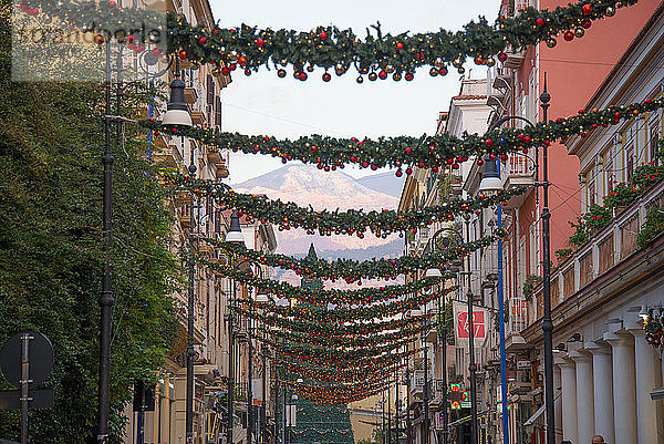 Europa  Italien  Kampanien  Neapolitanische Riviera  Sorrento  Corso Italia zur Weihnachtszeit