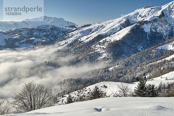 Italien  Lombardei  Regionalpark Orobie-Alpen  Piani di Artavaggio und Berg Grigna von Piani d'Alben aus