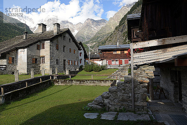 Italien  Piemont  Macugnaga  Monte Rosa  altes Walserhaus und Mea