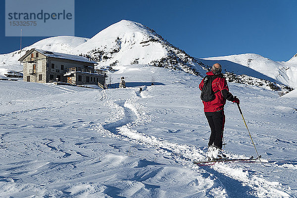 Italien  Lombardei  Regionalpark Orobie-Alpen  Skibergsteigen  Piani d'Alben und Gherardi-Hütte  bg: Regadur-Pass